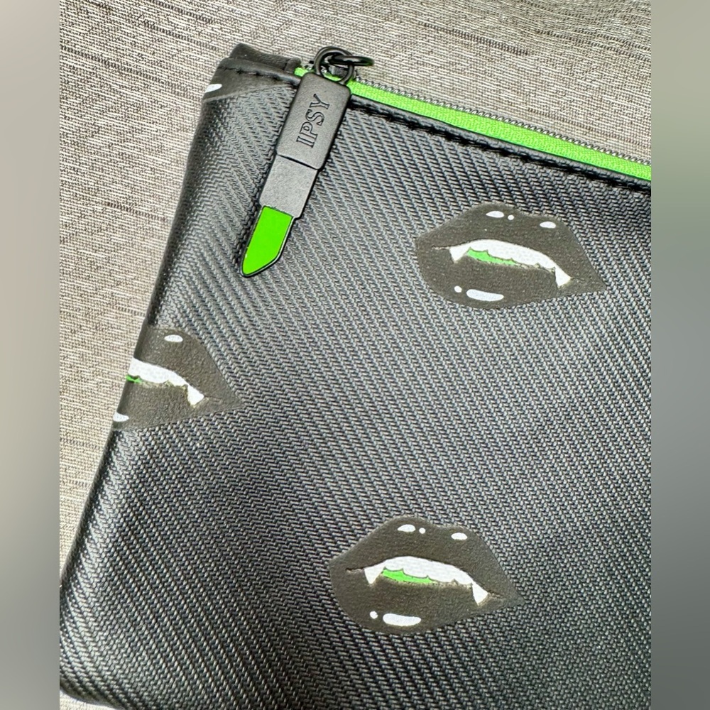 Ipsy NWOT Black & Green Vampire Lips - Makeup Pouch / Cosmetics Case - 7” x 5” - Picture 5 of 5